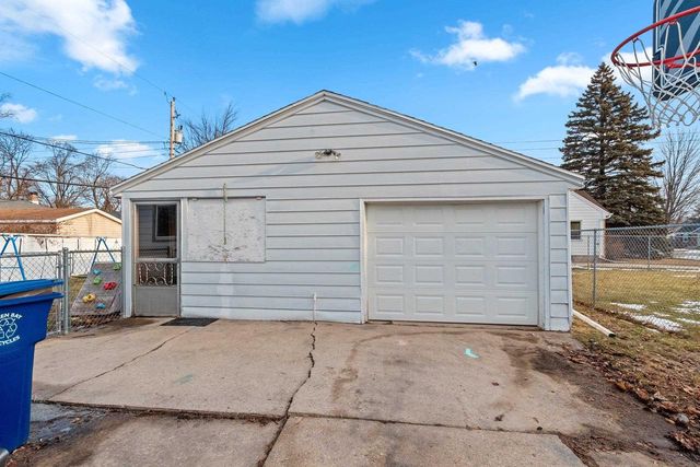 1220 HICKORY HILL DRIVE, Green Bay, WI 54304