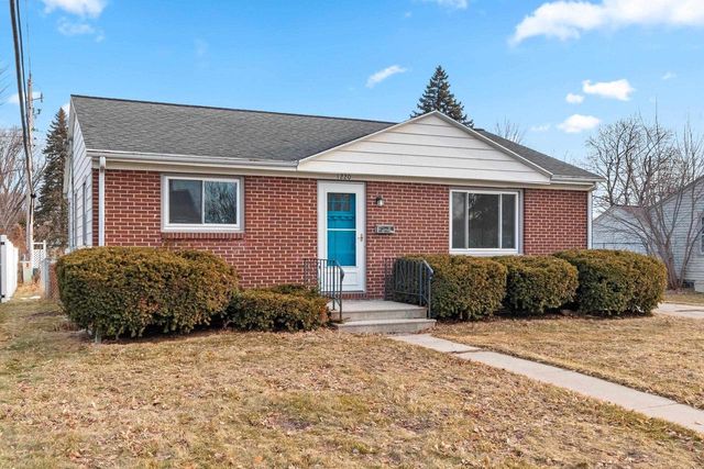 1220 HICKORY HILL DRIVE, Green Bay, WI 54304