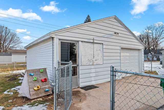 1220 HICKORY HILL DRIVE, Green Bay, WI 54304