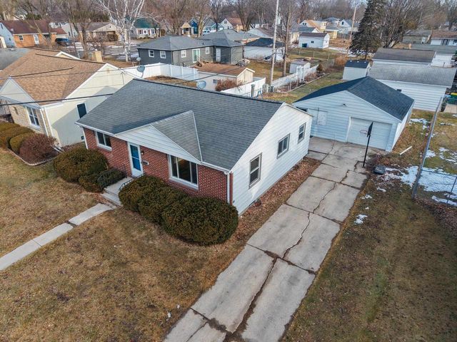 1220 HICKORY HILL DRIVE, Green Bay, WI 54304