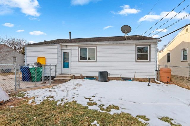 1220 HICKORY HILL DRIVE, Green Bay, WI 54304