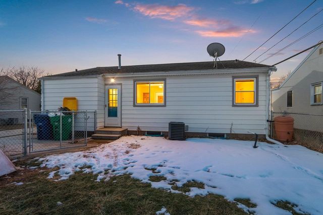 1220 HICKORY HILL DRIVE, Green Bay, WI 54304