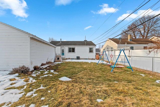 1220 HICKORY HILL DRIVE, Green Bay, WI 54304