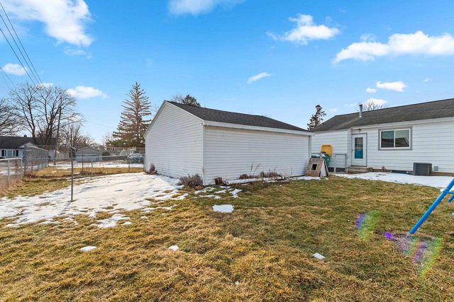 1220 HICKORY HILL DRIVE, Green Bay, WI 54304