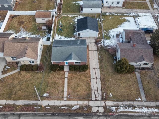 1220 HICKORY HILL DRIVE, Green Bay, WI 54304