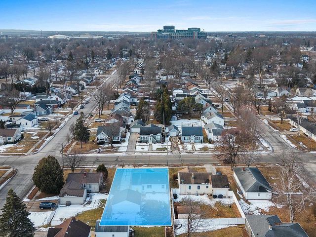 1220 HICKORY HILL DRIVE, Green Bay, WI 54304