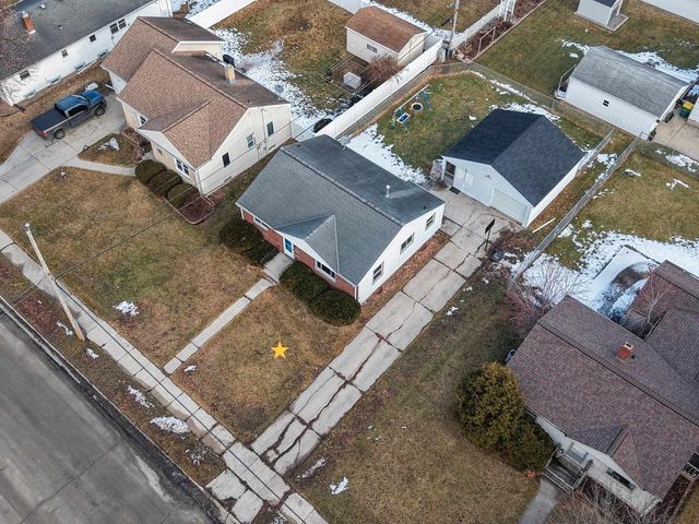 1220 HICKORY HILL DRIVE, Green Bay, WI 54304