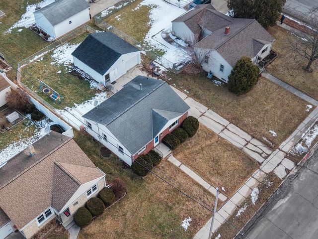 1220 HICKORY HILL DRIVE, Green Bay, WI 54304