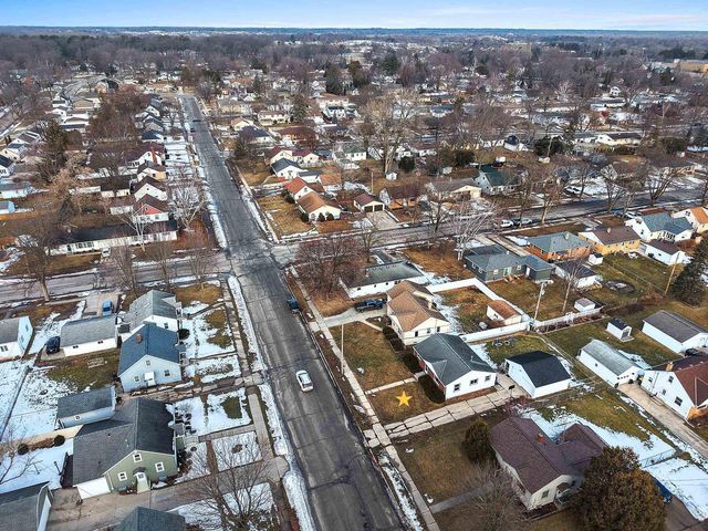 1220 HICKORY HILL DRIVE, Green Bay, WI 54304