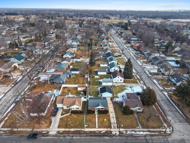 1220 HICKORY HILL DRIVE, Green Bay, WI 54304