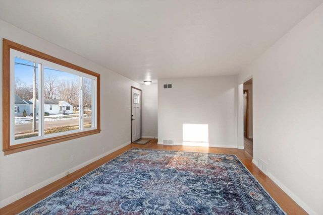 1220 HICKORY HILL DRIVE, Green Bay, WI 54304