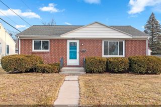 1220 HICKORY HILL DRIVE, Green Bay, WI 54304
