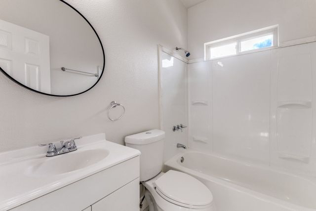 711 S 3rd Avenue E, Dawson, TX 76639