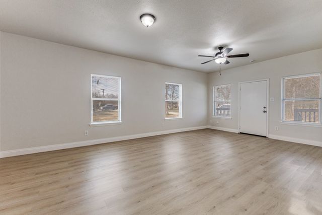 711 S 3rd Avenue E, Dawson, TX 76639