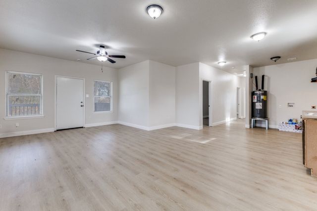 711 S 3rd Avenue E, Dawson, TX 76639