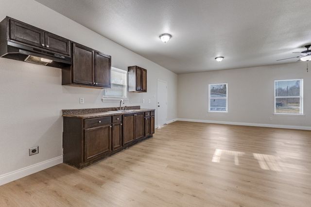 711 S 3rd Avenue E, Dawson, TX 76639