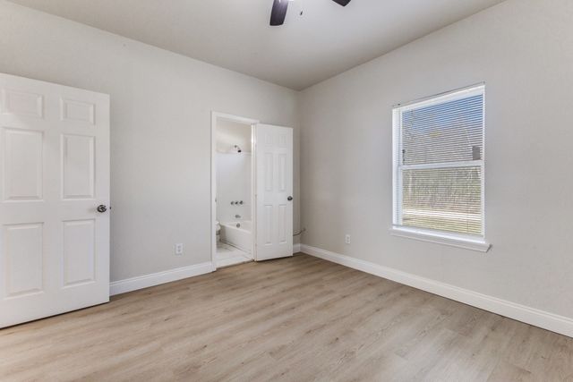 711 S 3rd Avenue E, Dawson, TX 76639