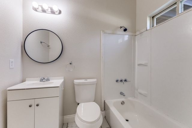 711 S 3rd Avenue E, Dawson, TX 76639