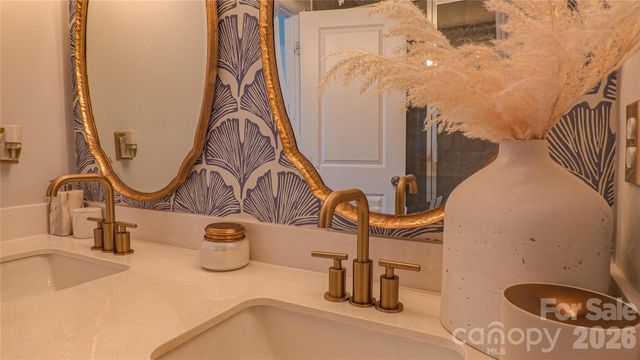 226 Harpers Run Lane, Matthews, NC 28104