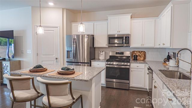 226 Harpers Run Lane, Matthews, NC 28104