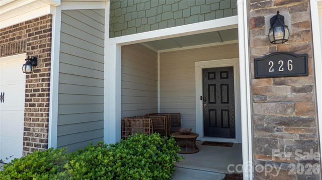 226 Harpers Run Lane, Matthews, NC 28104
