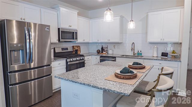 226 Harpers Run Lane, Matthews, NC 28104