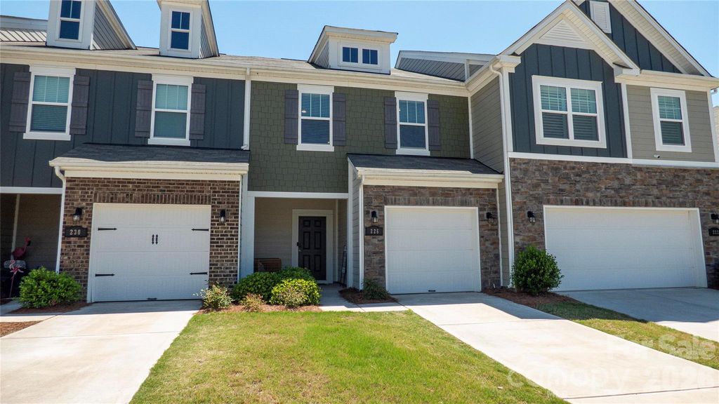 226 Harpers Run Lane, Matthews, NC 28104