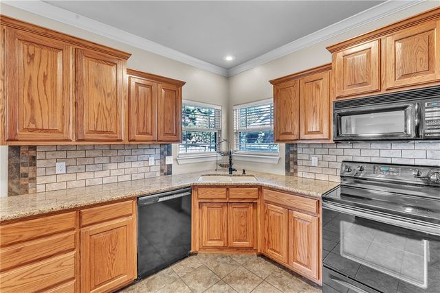 5703 W Casey Drive, Rogers, AR 72758