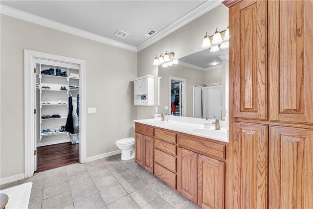 5703 W Casey Drive, Rogers, AR 72758