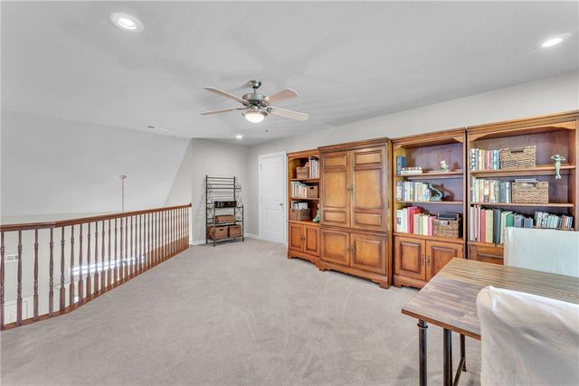 5703 W Casey Drive, Rogers, AR 72758