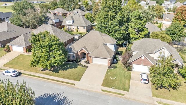 5703 W Casey Drive, Rogers, AR 72758