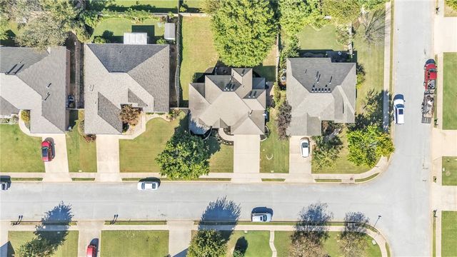 5703 W Casey Drive, Rogers, AR 72758