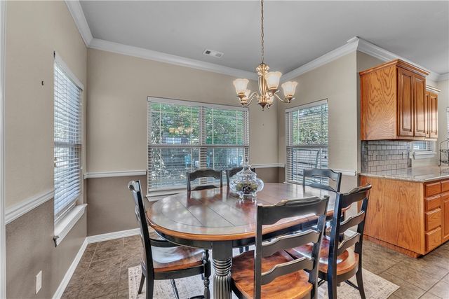 5703 W Casey Drive, Rogers, AR 72758