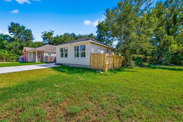 5921 Jackson Lane, Texas City, TX 77591