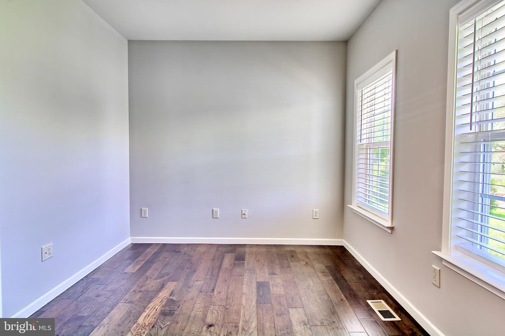 521 LANCELOT DR, Hampstead, MD 21074