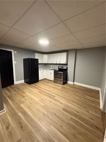 1079 3rd Ave 4, New Kensington, PA 15068