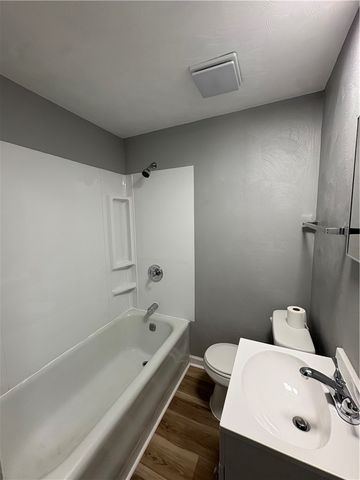 1079 3rd Ave 4, New Kensington, PA 15068