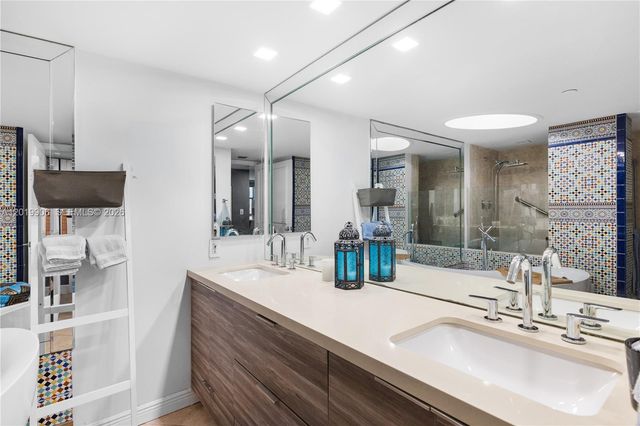 2000 Towerside Ter 311, Miami, FL 33138