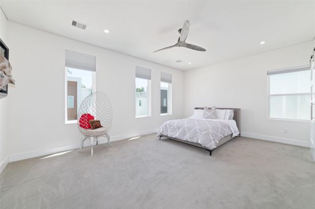 5515 Paraiso Place, Houston, TX 77091