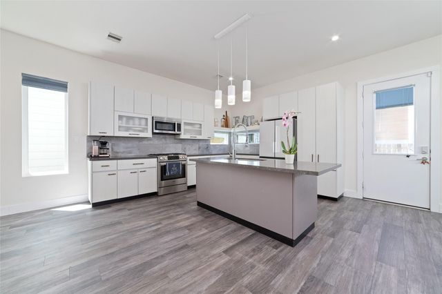 5515 Paraiso Place, Houston, TX 77091