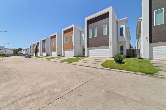 5515 Paraiso Place, Houston, TX 77091