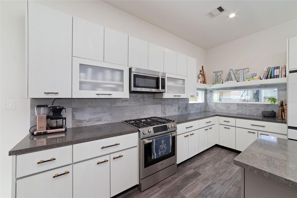 5515 Paraiso Place, Houston, TX 77091