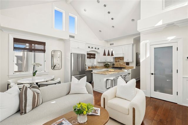 516 Poinsettia Avenue B, Corona Del Mar, CA 92625