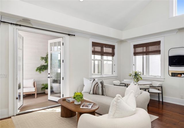 516 Poinsettia Avenue B, Corona Del Mar, CA 92625
