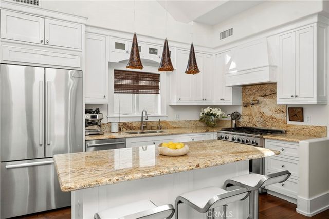 516 Poinsettia Avenue B, Corona Del Mar, CA 92625