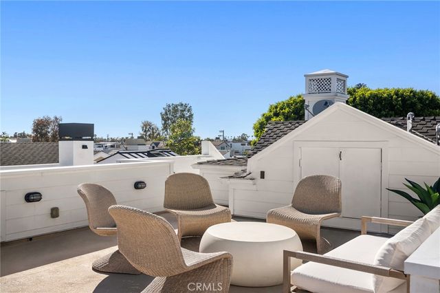 516 Poinsettia Avenue B, Corona Del Mar, CA 92625