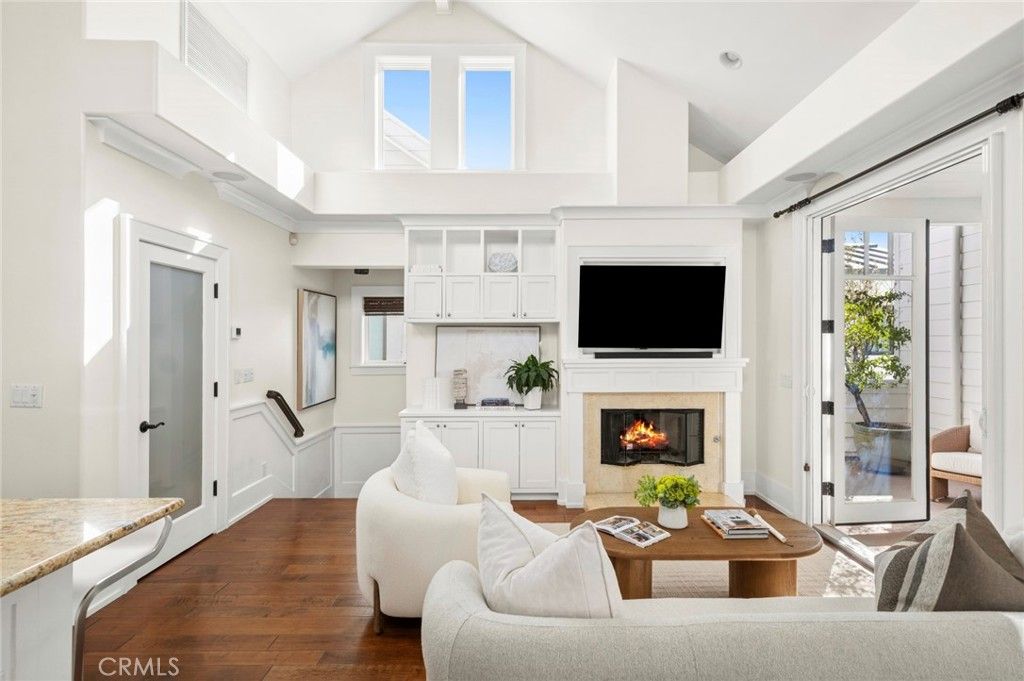 516 Poinsettia Avenue B, Corona Del Mar, CA 92625