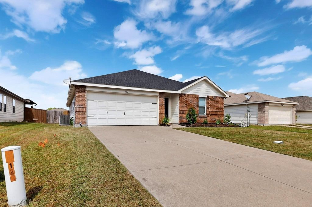 124 Sandlewood Drive, Terrell, TX 75160