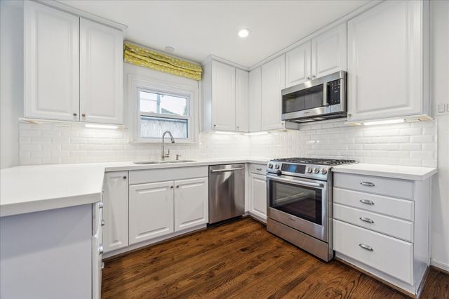 2820 Rice Boulevard, West University Place, TX 77005