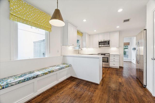 2820 Rice Boulevard, West University Place, TX 77005